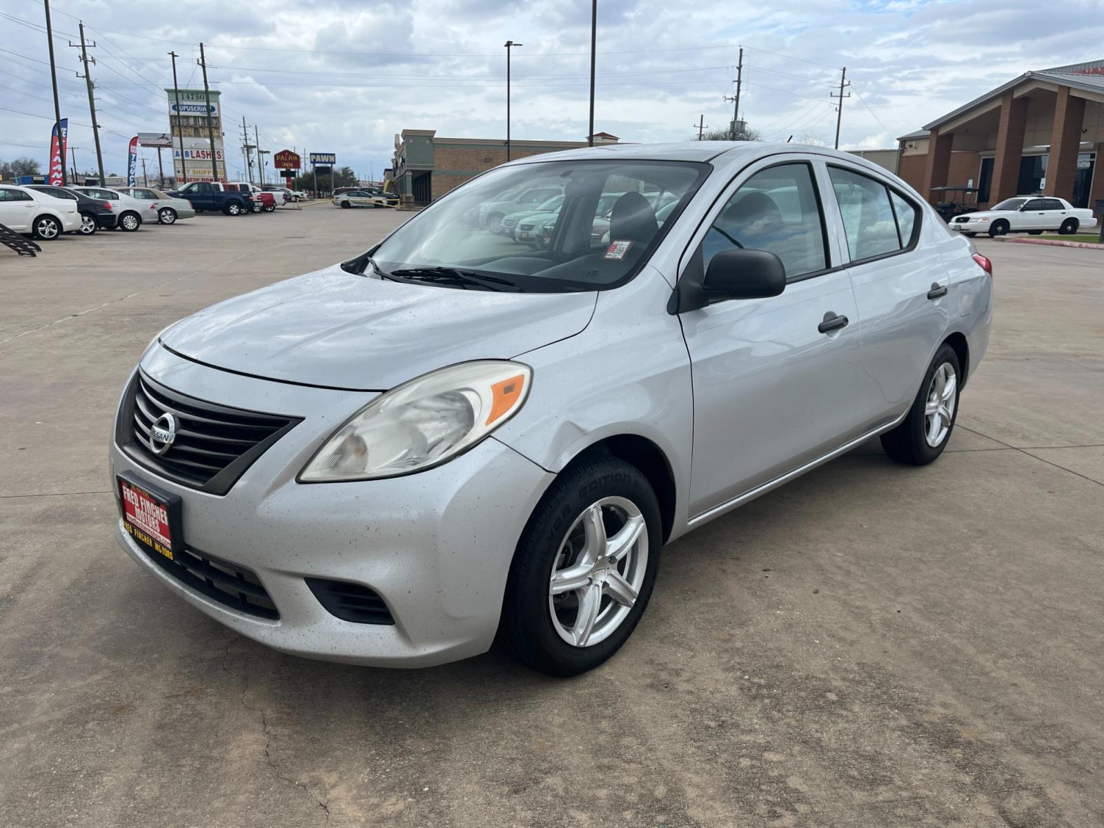 2014 SILVER /black Nissan Versa 1.6 S 5M (3N1CN7AP3EL) with an 1.6L L4 DOHC 16V engine, 5-Speed Manual transmission, located at 14700 Tomball Parkway 249, Houston, TX, 77086, (281) 444-2200, 29.928619, -95.504074 - Photo #2